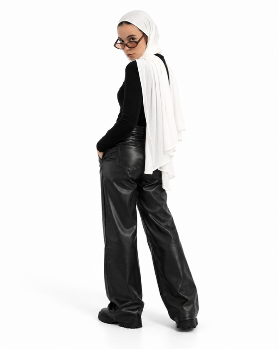 Kuwaiti soft off white