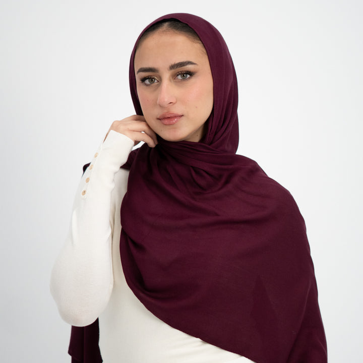 Model Burgundy